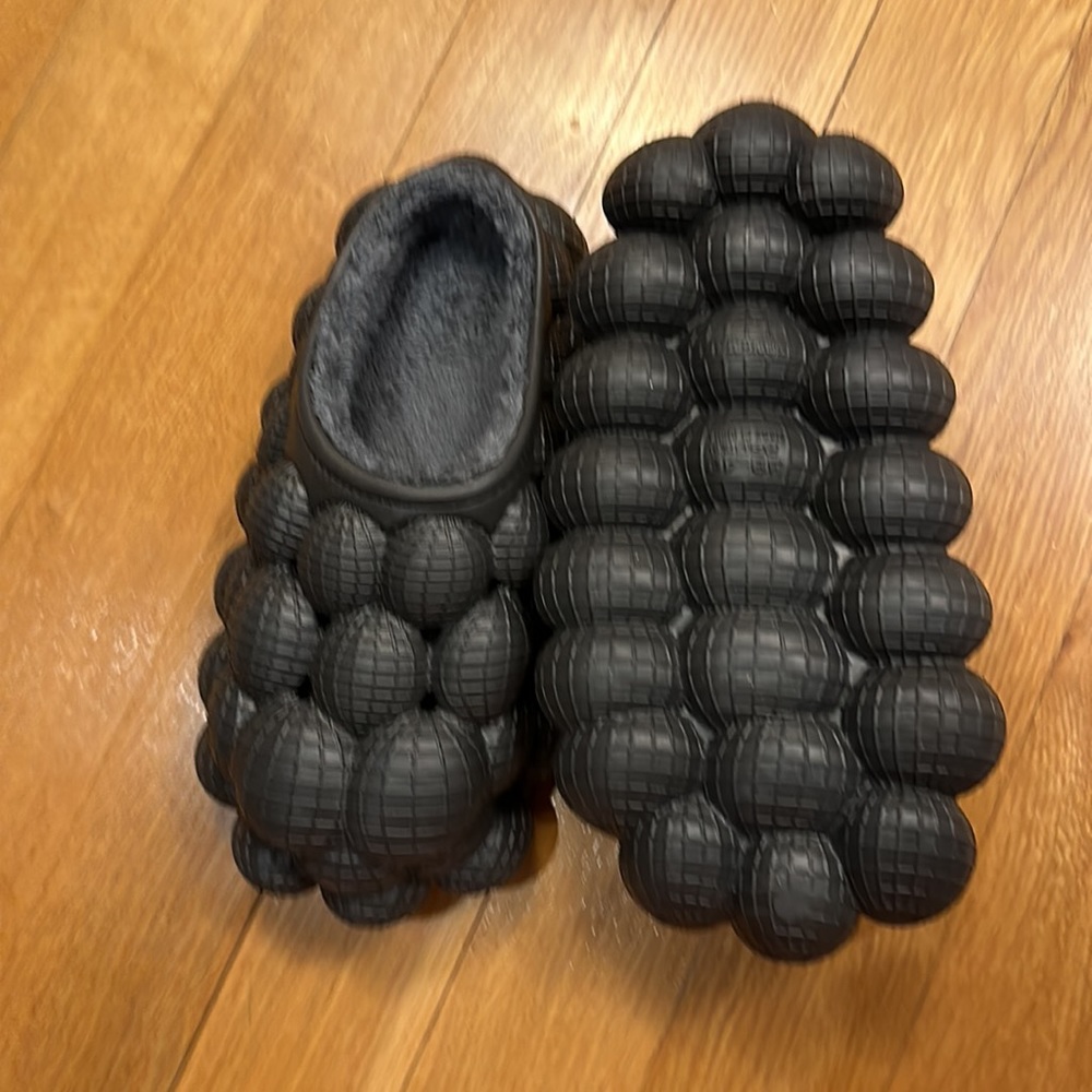 BLACK BUBBLE FUR SLIDES, Size:  39-40